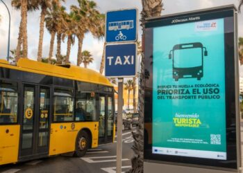 Mupi con uno de los mensajes para promover un turismo responsable