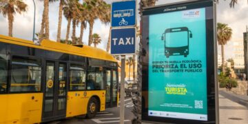 Mupi con uno de los mensajes para promover un turismo responsable