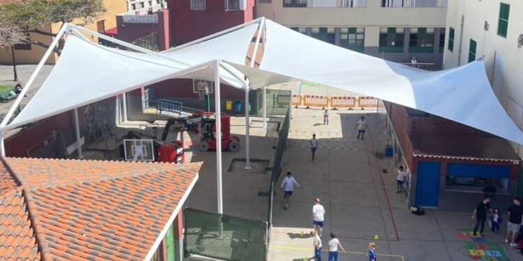 Nueva cubierta textil del CEIP Tomás de Iriarte