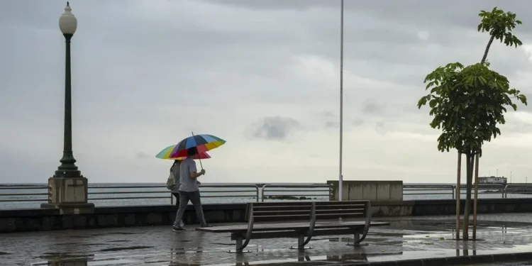 La borrasca Olivier impacta en Canarias con un fuerte temporal antes de tocar la península