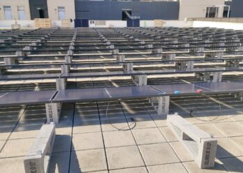 El Doctor Negrín trabaja en la instalación de 3.100 paneles fotovoltaicos dentro de su estrategia de sostenibilidad