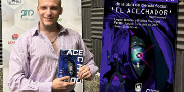 Raúl Consuegra debuta con ‘El Acechador’, una novela de ciencia ficción que reflexiona sobre el miedo, el poder y la memoria