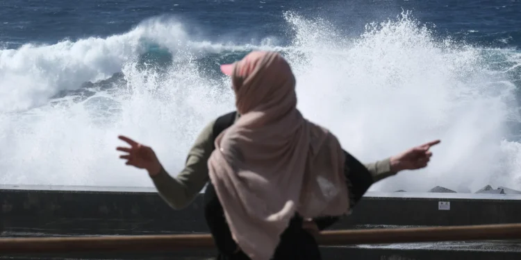 La borrasca Nuria deja dos heridos y cientos de incidencias en Canarias