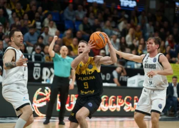 64-77. La Laguna Tenerife, a la final a cuatro de la Liga de Campeones por la vía rápida
