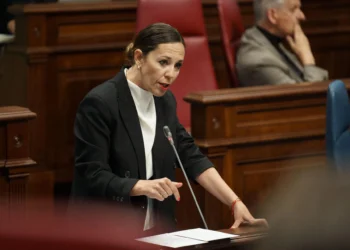 De León defiende los servicios mínimos y la oposición pregunta si es esencial hacer camas