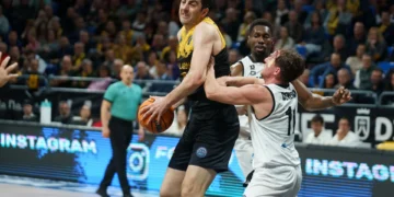 La Laguna Tenerife, a un paso de la final a cuatro de la Liga de Campeones