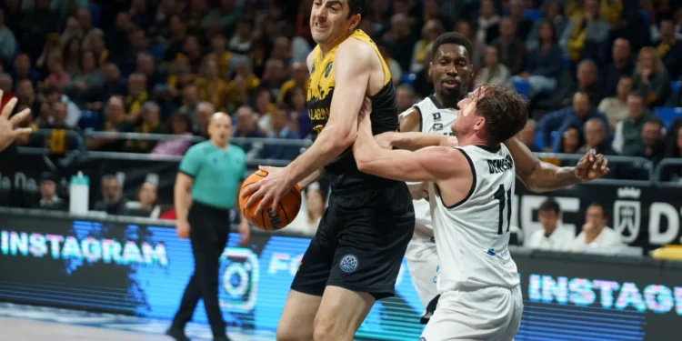 La Laguna Tenerife, a un paso de la final a cuatro de la Liga de Campeones
