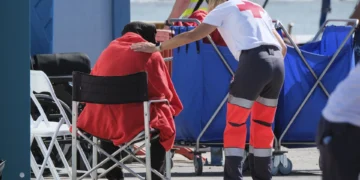 Llega un cayuco con 41 personas subsaharianas, entre ellas un menor, al sur de Tenerife