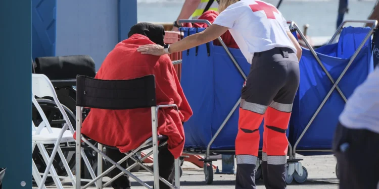 Llega un cayuco con 41 personas subsaharianas, entre ellas un menor, al sur de Tenerife