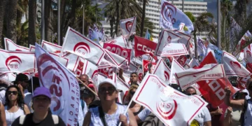 La mesa sindical de hostelería convoca a las patronales de Tenerife a negociar «a la mayor brevedad posible»