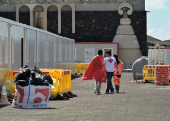 Arriban a El Hierro 5 migrantes en un cayuco en el que iban a viajar más de cien personas