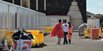 Arriban a El Hierro 5 migrantes en un cayuco en el que iban a viajar más de cien personas