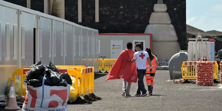 Arriban a El Hierro 5 migrantes en un cayuco en el que iban a viajar más de cien personas