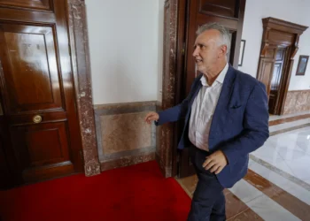 El expresidente canario Torres dice que su gobierno lo hizo bien desde el punto de vista sanitario