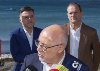 Los escindidos de Nueva Canarias niegan ser tránsfugas y apelan a «construir puentes»