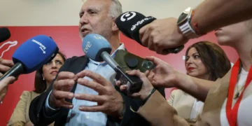 Torres espera que el PP, que cogobierna en Canarias, vote a favor del reparto de migrantes