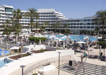 El Gobierno de Canarias fija servicios mínimos del 15 % al 25 % para la huelga del turismo en Tenerife