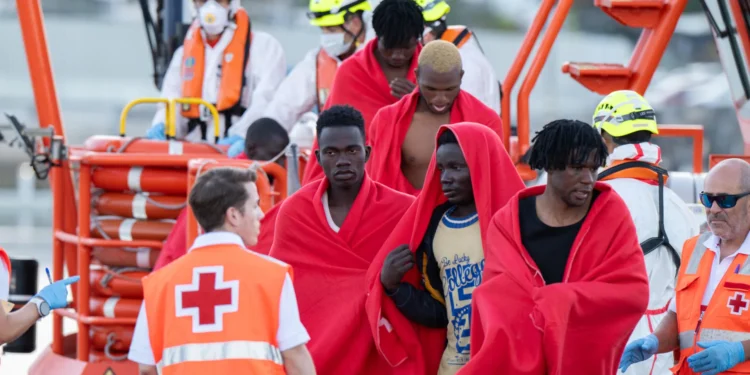 Las llegadas de migrantes a Canarias caen en un 25 % en lo que va de año