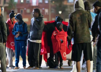 Un bebé de pocos meses, entre las 238 personas llegadas este domingo a Fuerteventura y El Hierro en cuatro embarcaciones