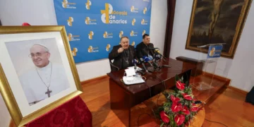 El obispo de Canarias espera que el próximo papa no evada la realidad migratoria global