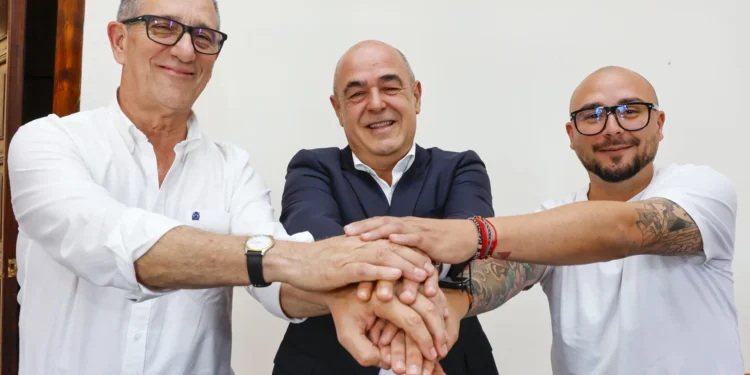 Una prima de 650 euros en mayo y un 9 % más de salario en un año evitan la huelga en la hostelería de Las Palmas