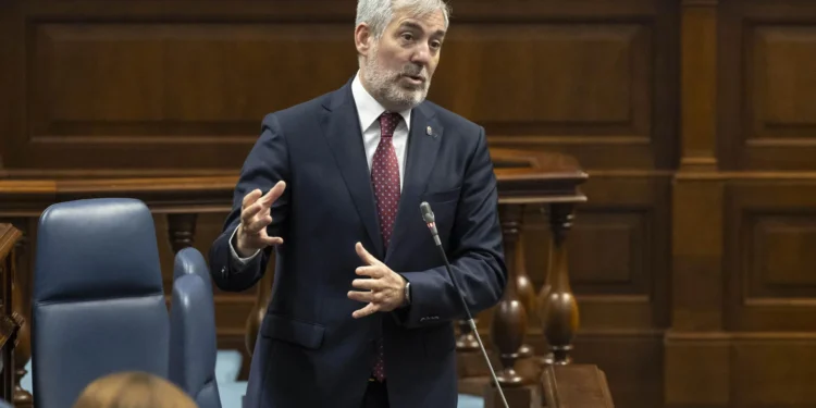 El presidente de Canarias denuncia el incumplimiento «gravísimo» de los derechos de los menores en asilo