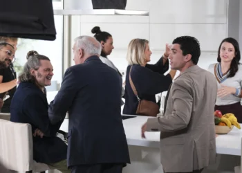 ‘Coartadas’, la nueva comedia de Jaime Lorente y Adriana Torrebejano grabada en Tenerife