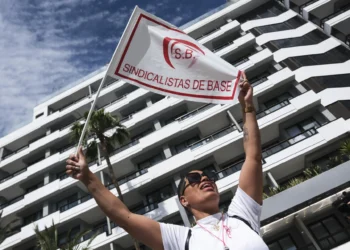 La huelga turística en Santa Cruz de Tenerife suma un apoyo del 70%, según los sindicatos, mientras la patronal no da cifras