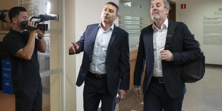 Clavijo aconseja a Román Rodríguez que reflexione «por qué no consigue que NC siga unida»