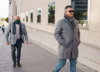 La Fiscalía Anticorrupción pide un año de cárcel para el exdiputado del PSOE Domingo Fuentes Curbelo y cuatro a su sobrino y al mediador