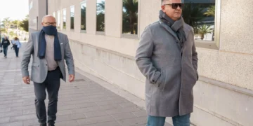 La Fiscalía Anticorrupción pide un año de cárcel para el exdiputado del PSOE Domingo Fuentes Curbelo y cuatro a su sobrino y al mediador