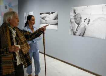 Antropología y arte rinden tributo al cuerpo anciano en ‘Dámaso, una corpografía’