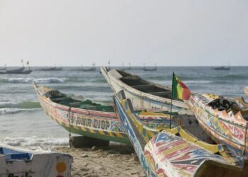 De cayucos y azulejos: las historias que no se cuentan en los pueblos pesqueros de Senegal