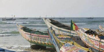 De cayucos y azulejos: las historias que no se cuentan en los pueblos pesqueros de Senegal