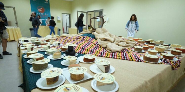 El queso curado pasteurizado de Julián Díaz gana el premio a Mejor Queso de Canarias en los premios Tabefe