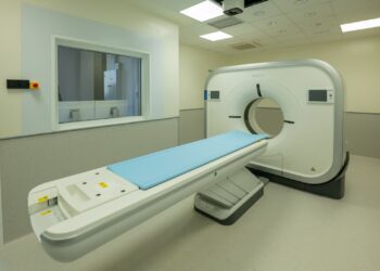 Monzón repasa los avances tecnológicos de los hospitales de Gran Canaria con casi una decena de proyectos