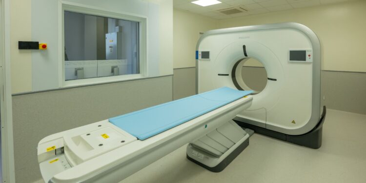 Monzón repasa los avances tecnológicos de los hospitales de Gran Canaria con casi una decena de proyectos