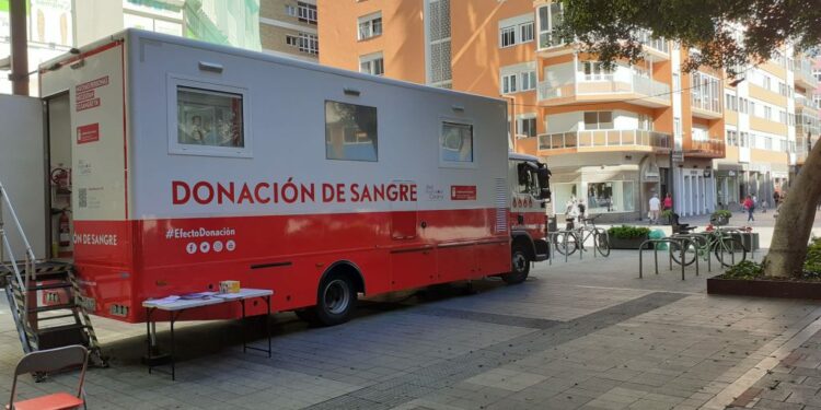 El SCS despliega unidades móviles para facilitar la donación de sangre en todas las islas