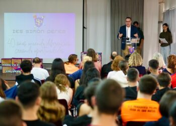 Poli Suárez destaca la convivencia y la inclusión como valores esenciales de la educación en el IES Simón Pérez