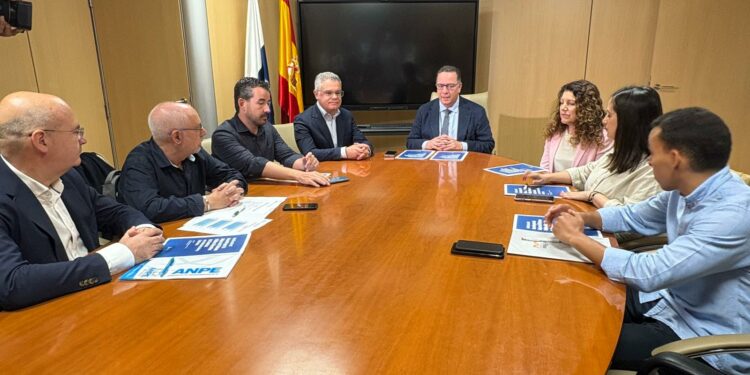 Educación acuerda con los sindicatos nuevas medidas para el plan plurianual de reducción de las ratios en las aulas