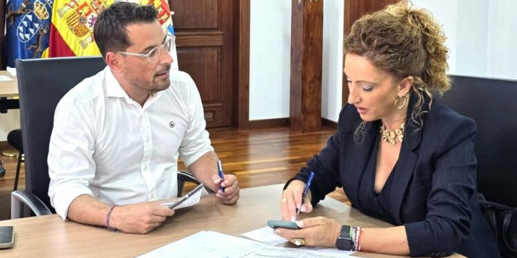 090525 Visita Sonia Hern�ndez consejera Cooperaci�n Municipal y Vivienda Cabildo 02