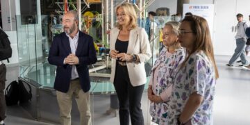 Esther Monzón asiste a una jornada de educación sanitaria para 300 estudiantes impartida por enfermeras del CHUIMI