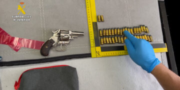 Detenidas dos personas por la posesión de múltiples armas de fuego, cartuchería y armas blancas en Alfafar (Valencia)