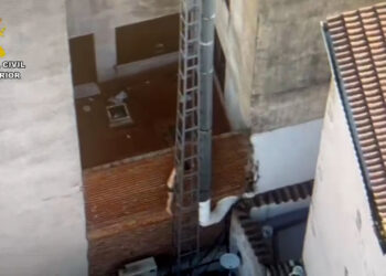 Detenido un agresor de viogen que intentó huir de los agentes saltando por los tejados en un pueblo de Ávila