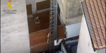 Detenido un agresor de viogen que intentó huir de los agentes saltando por los tejados en un pueblo de Ávila