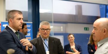 Manuel Domínguez subraya el papel estratégico de la Plataforma Oceánica de Canarias en la diversificación económica