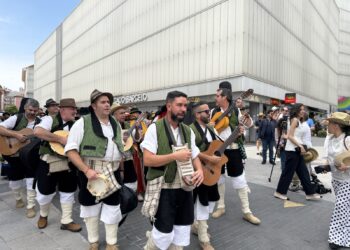 500 personas participan en Madrid en la Romería Canaria para celebrar el orgullo de quienes somos