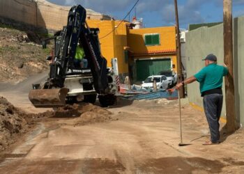 Acondicionamiento de una vía en Caleta tras las últimas lluvias notificada a través de la aplicación municipal