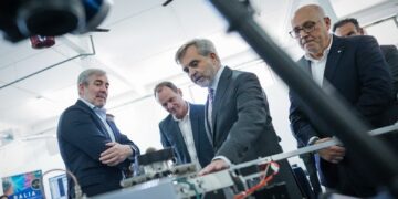 Clavijo destaca las “oportunidades” que se abren para Canarias con el impulso de sectores como el aeroespacial