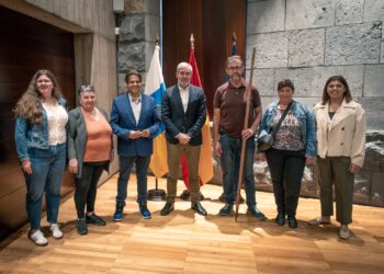 Fernando Clavijo recibe a la Asociación Guanches de Güímar, Medalla de Oro de Canarias 2025
